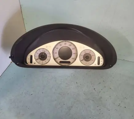 Mercedes-Benz CLK A209 C209 Speedometer (instrument cluster) A2095403647 001067 110080329015