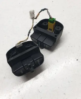 Steering wheel buttons/switches