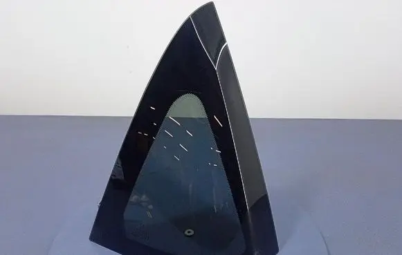 Peugeot 1007 Rear side window 