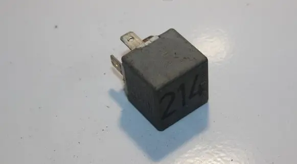 Volkswagen PASSAT B5 Other relay 443951253K