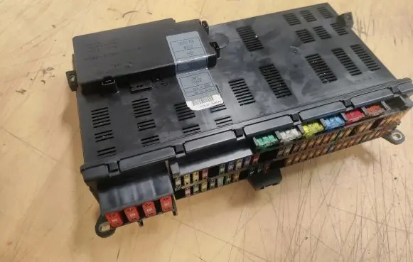 BMW X5 E53 Fuse module 8380407
