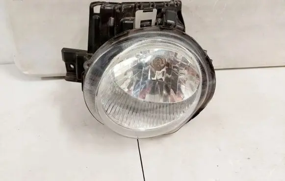 Nissan Juke I F15 Headlight/headlamp