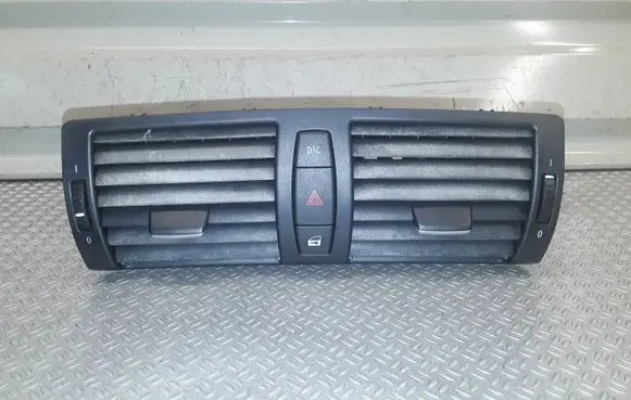 BMW 1 E81 E87 Dash center air vent grill 705918912