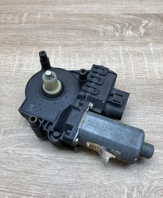 Audi A6 S6 C5 4B Rear door window regulator motor 0130821784 1203000454