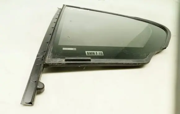 Rear vent window glass