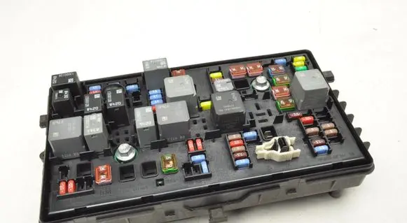 Chevrolet Cruze Fuse box set 13222782