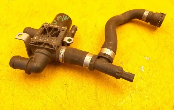 BMW 5 F10 F11 Coolant heater control valve 8572513
