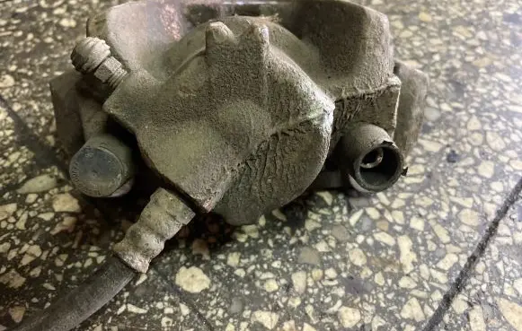 Renault Megane III Front brake caliper
