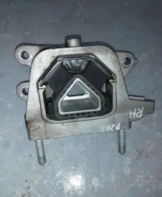 Peugeot 208 Engine mount bracket 9826533880