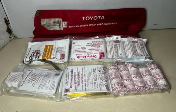 Toyota RAV 4 (XA30) First aid kit 605309 13164 DIN13164