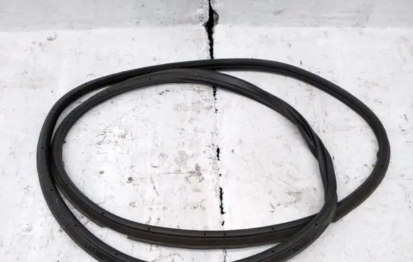 Nissan Juke II F16 Trunk rubber seal (body) 