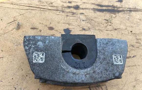 BMW 7 G11 G12 Sway bar bush bracket, front 6876180 8574710