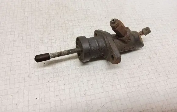 BMW 5 E39 Clutch master cylinder