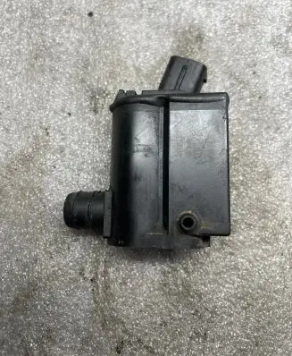 Hyundai Santa Fe Windscreen/windshield washer pump 985103E000