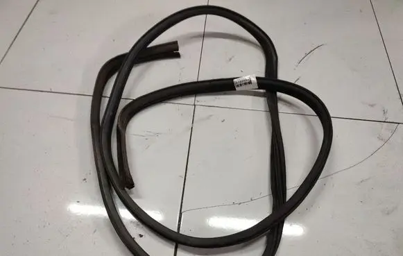 Rubber seal rear door