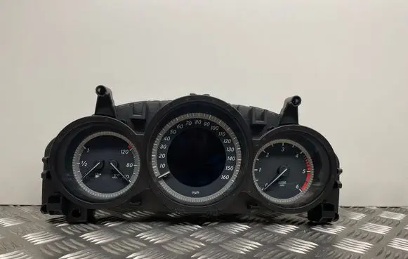 Mercedes-Benz C W204 Speedometer (instrument cluster) A2049004308 2049019303 2049021203