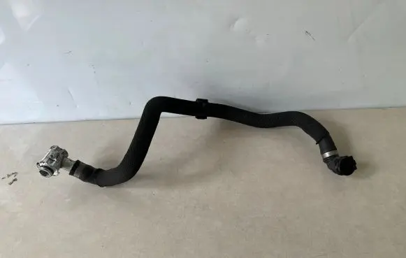 BMW 5 G30 G31 Engine coolant pipe/hose 8602623