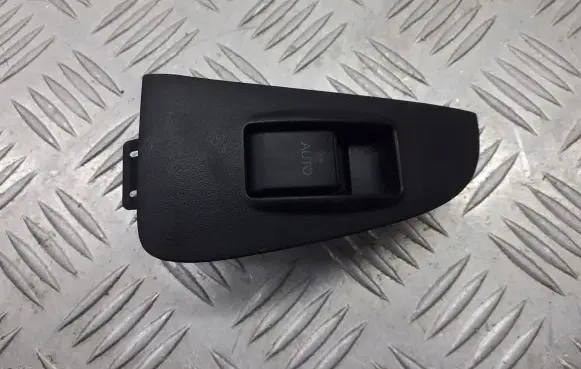Toyota Avensis T250 Quarter vent window switch 74272-05020