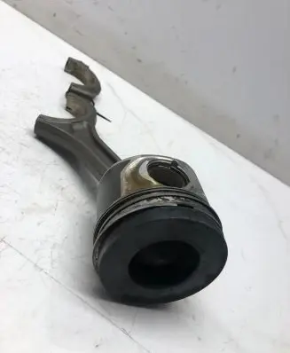 Audi A6 S6 C6 4F Piston with connecting rod