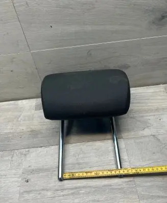 Volkswagen Jetta VI Rear seat headrest 