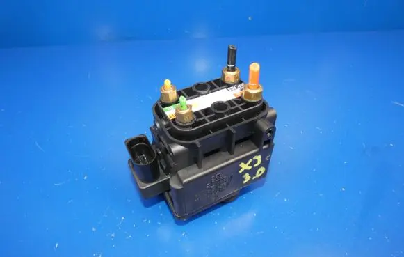 Jaguar XJ X351 Air suspension valve block AW933B486AA 124265 110215