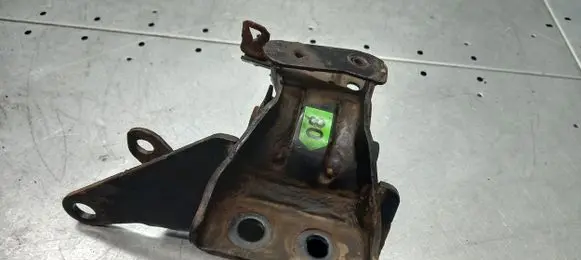 Toyota Avensis Verso Engine mounting bracket