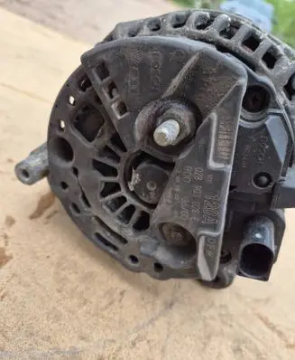 Volkswagen Bora Generator/alternator 028903028E