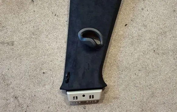 BMW X7 G07 (B) pillar trim (top) 5A0D9B6