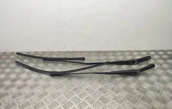Front wiper blade arm