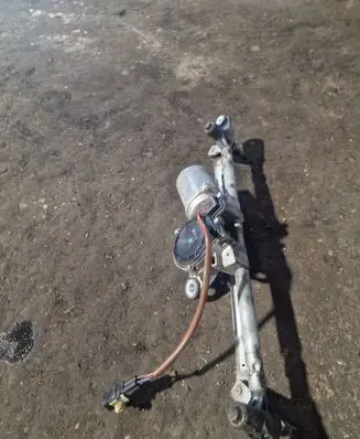 Front wiper linkage and motor