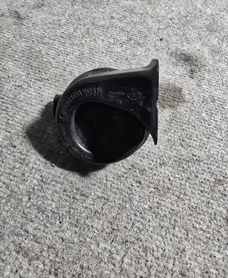 BMW 5 E60 E61 Horn signal 703881157 024148