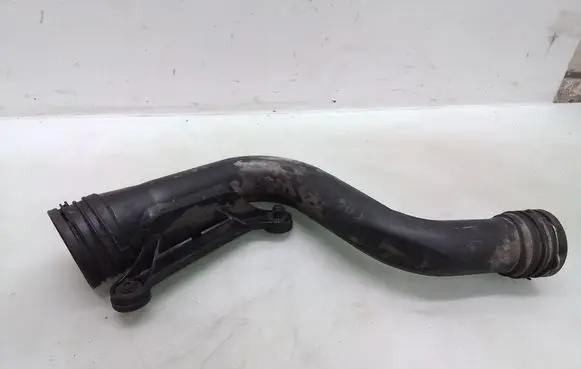 Skoda Octavia Mk2 (1Z) Intercooler hose/pipe 