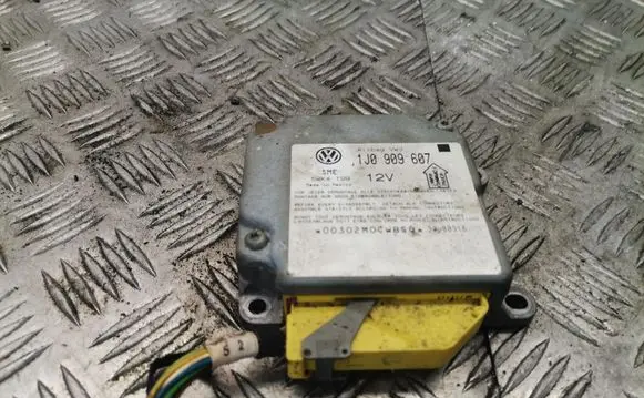 Volkswagen PASSAT B5 Airbag control unit/module 1j0909607