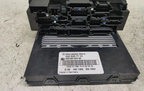 Mercedes-Benz C W203 Fuse module 0025457701