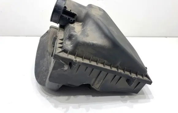 BMW 5 G30 G31 G38 Air filter box 8620945