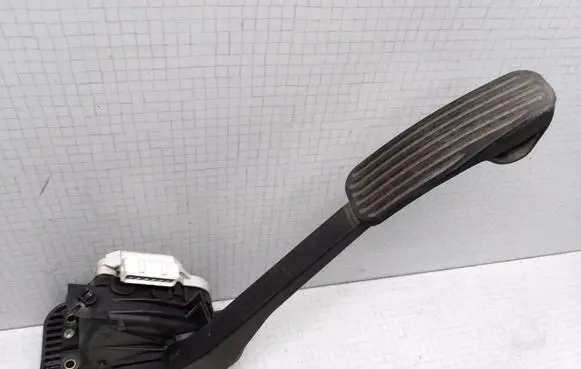 Volvo V70 Accelerator throttle pedal 30636003 6PV00853700
