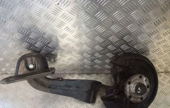 Volkswagen Touran I Stub axle 