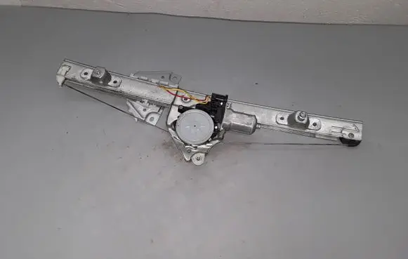 Suzuki Grand Vitara II Rear door window regulator with motor 8346065J00 2621003530