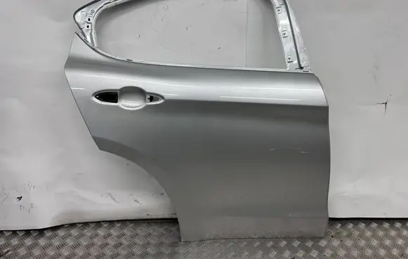 Alfa Romeo Stelvio Rear door 