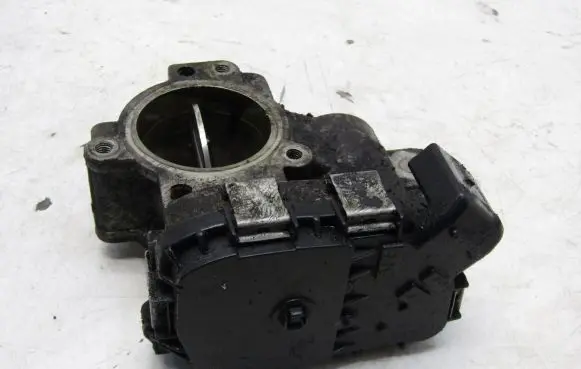 Skoda Fabia Mk3 (NJ) Throttle valve 04B128063K