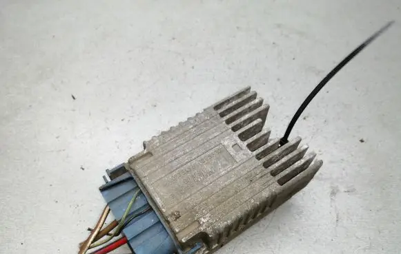 Mercedes-Benz A W168 Coolant fan relay A0235456832