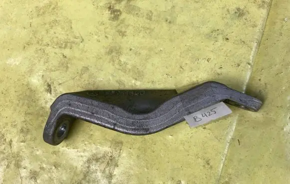 Mercedes-Benz B W245 Gearbox mounting bracket A1693711840