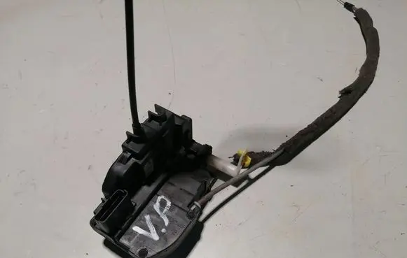 Nissan Qashqai Front door lock
