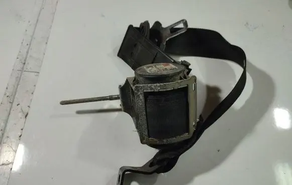 Opel Astra H Front seatbelt 