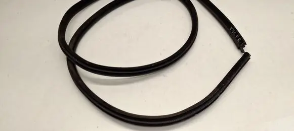 BMW 3 E90 E91 Front door rubber seal 7060287