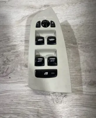 Volvo XC90 Electric window control switch 31376456 313745EA0