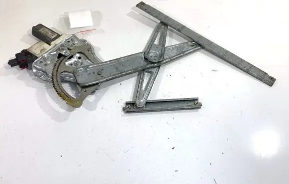 Toyota Avensis T250 Front door window regulator with motor 6982005050