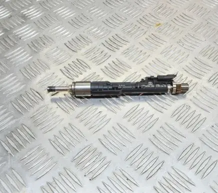 BMW 5 F10 F11 Fuel injector 0261500109 7597870