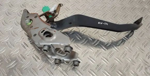 Toyota Avensis T270 Brake pedal