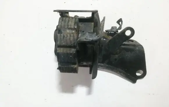 Toyota Avensis T250 Engine mount bracket